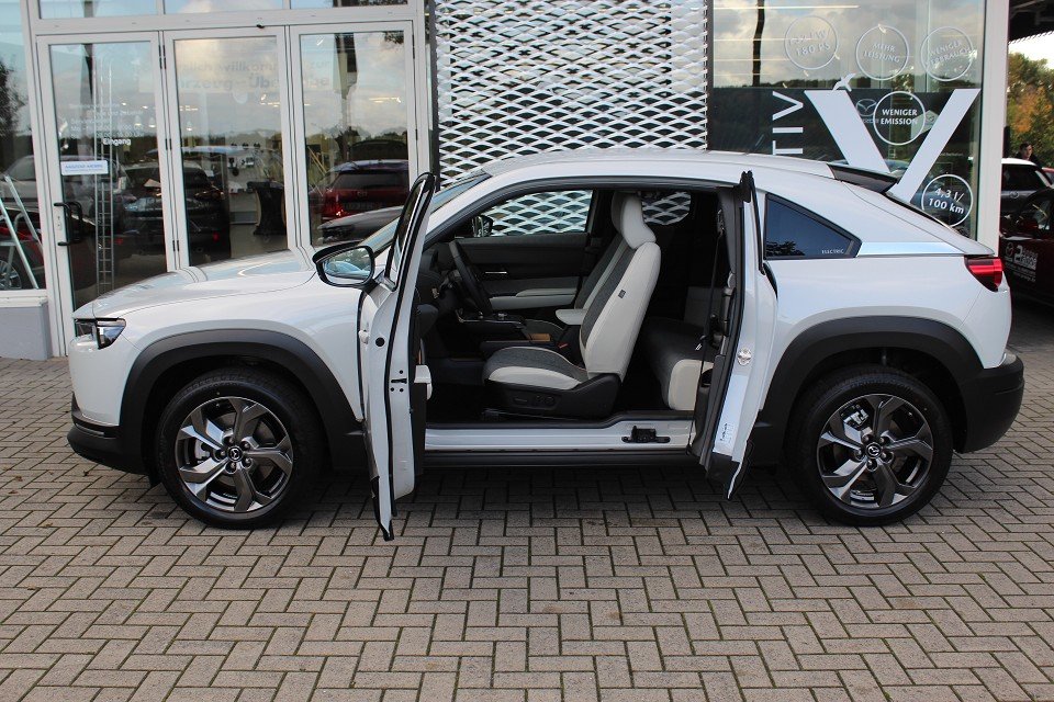 Fahrzeugabbildung Mazda MX-30 EV Advantage Modern Confidence *Aktion* ELEKTRO NAVI el. Sitzv. SHZ RFK MATRIX