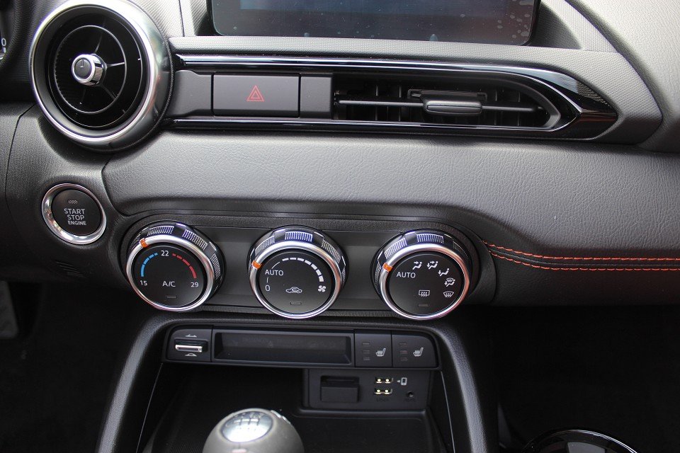 Fahrzeugabbildung Mazda MX-5 RF G-184 Kinenbi NAPPA NAVI ACAA RFK BOSE MATRIX
