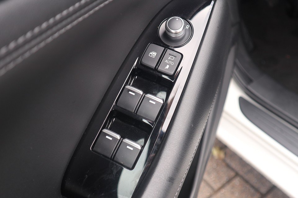 Fahrzeugabbildung Mazda 6 L Center-Line G-165 AT NAVI ACAA SHZ HUD 360° VOLL-LED