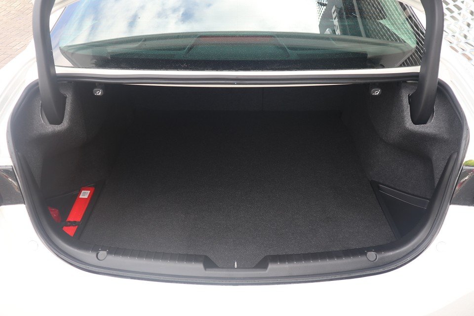 Fahrzeugabbildung Mazda 6 L Center-Line G-165 AT NAVI ACAA SHZ HUD 360° VOLL-LED