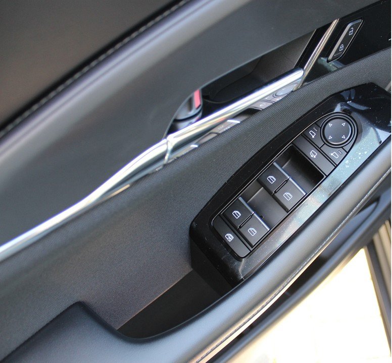 Fahrzeugabbildung Mazda CX-30 M-Hybrid G-150 Selection NAVI ACAA RFK EPH HUD SHZ MRCC