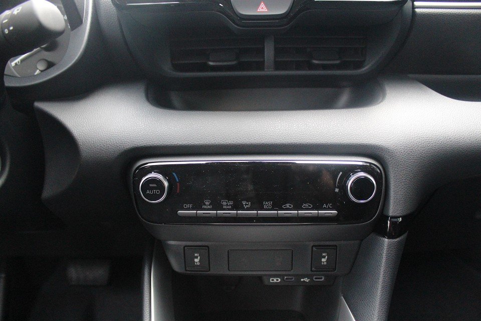 Fahrzeugabbildung Mazda 2 Hybrid Centre-Line 1.5L VVT-i 116 PS CVT *November-Aktion* ACAA RFK MRCC ALU DAB SHZ Bluetooth