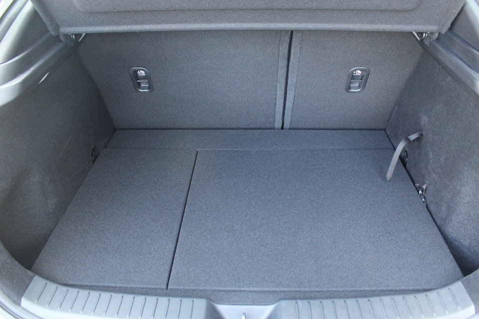 Fahrzeugabbildung Mazda CX-30 M-Hybrid G-150 Selection NAVI ACAA RFK EPH HUD SHZ MRCC