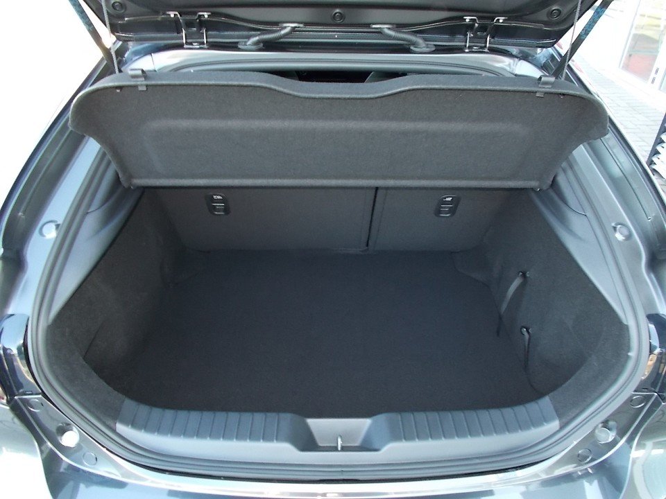 Fahrzeugabbildung Mazda 3 2027 G-140 Homura LKR-Heizung
