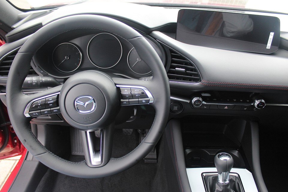 Fahrzeugabbildung Mazda 3 2027 M-Hybrid G-140 Homura NAVI ACAA SHZ HUD RFK VOLL-LED