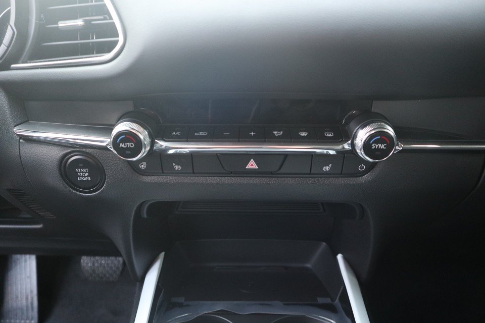 Fahrzeugabbildung Mazda CX-30 M-Hybrid G-140 AT Centre-Line DESI *Winter-Aktion* NAVI ACAA MATRIX SHZ HUD RFK