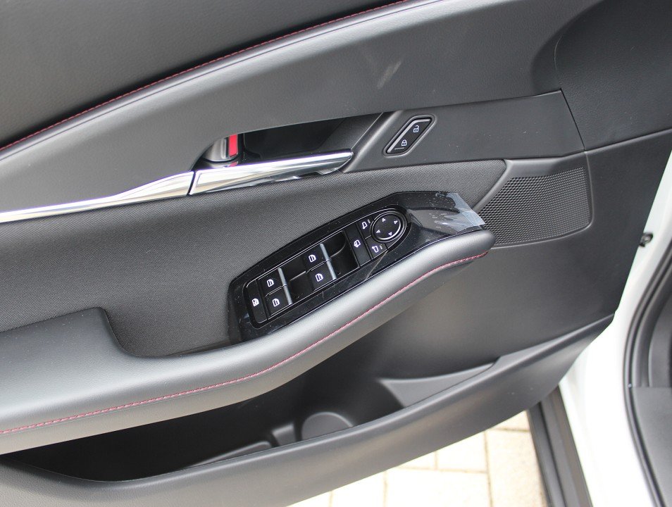 Fahrzeugabbildung Mazda CX-30 M-Hybrid G-140 AT Homura *Aktion* *Sofort* NAVI ACAA SHZ HUD RFK VOLL-LED