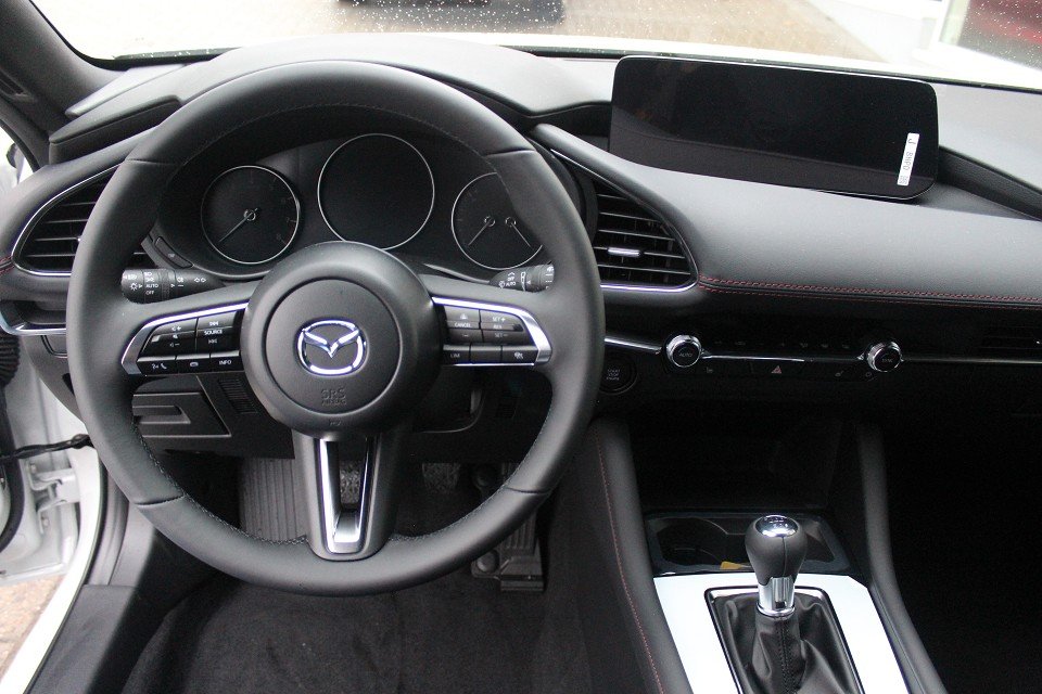 Fahrzeugabbildung Mazda 3 2025 M-Hybrid Homura G-140 NAVI ACAA SHZ HUD RFK VOLL-LED