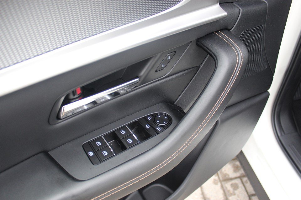Fahrzeugabbildung Mazda CX-60 PHEV AWD AT Exclusive-Line AHK NAVI ACAA HUD SHZ RFK 20-Zoll LogIn
