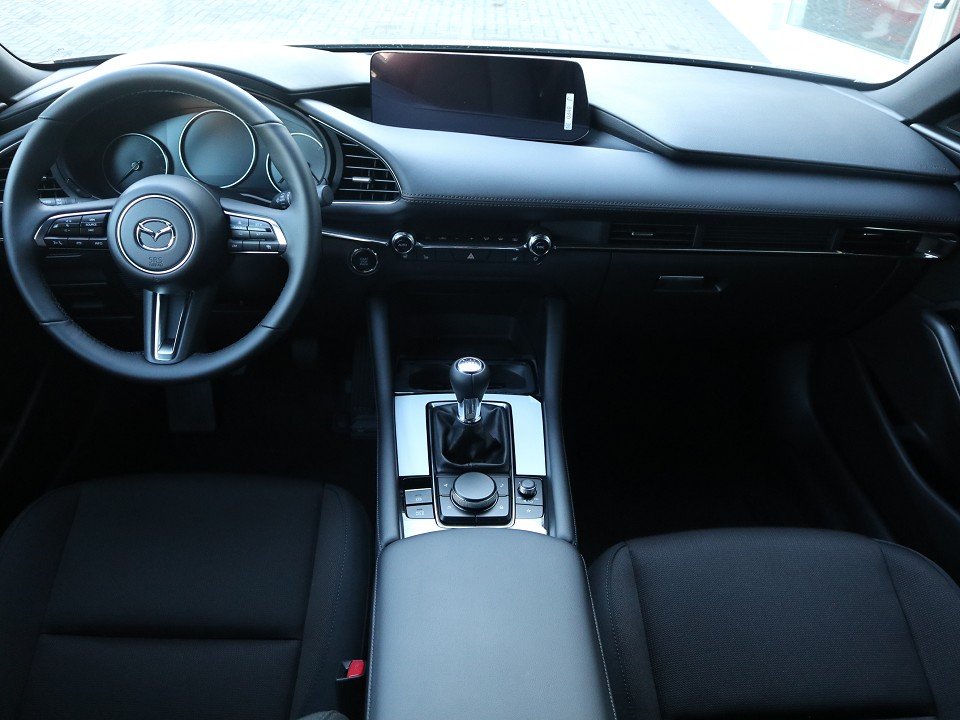 Fahrzeugabbildung Mazda 3 M-Hybrid G-140 Centre-Line DESI *Dezember-Aktion* NAVI ACAA SHZ HUD RFK MATRIX