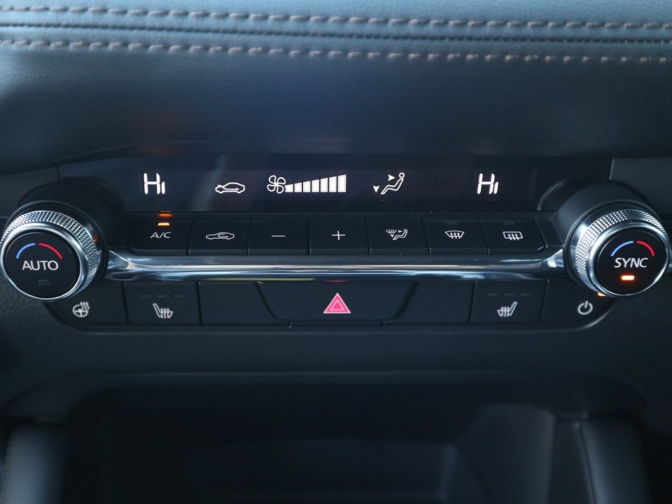 Fahrzeugabbildung Mazda 3 M-Hybrid G-140 AT Centre-Line NAVI ACAA HUD SHZ RFK MRCC BLUETOOTH