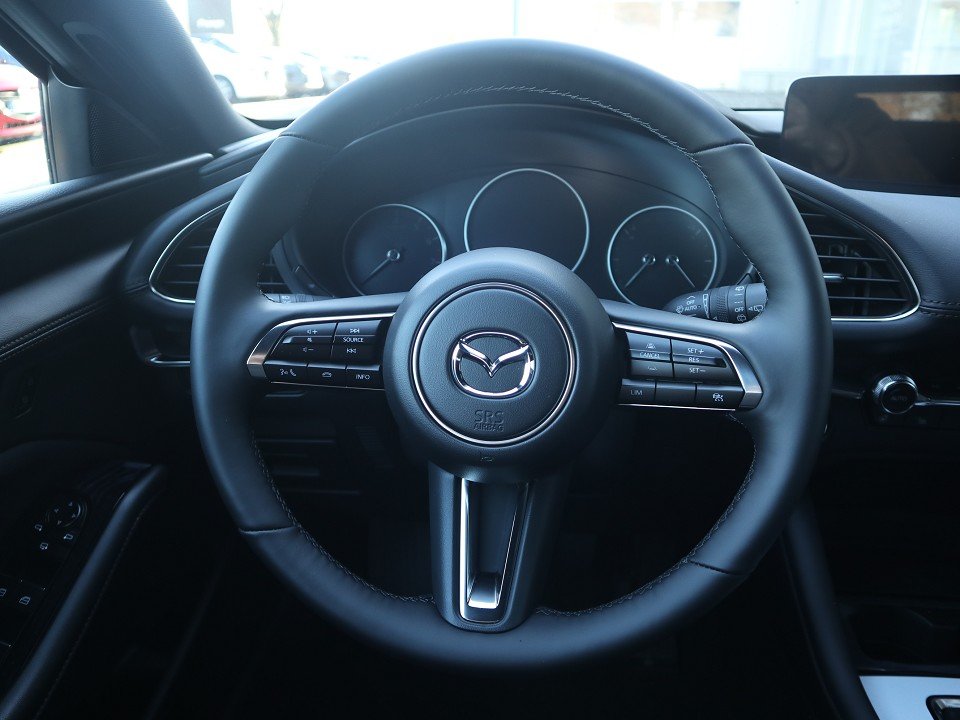 Fahrzeugabbildung Mazda 3 M-Hybrid G-140 AT Centre-Line NAVI ACAA HUD SHZ RFK MRCC BLUETOOTH