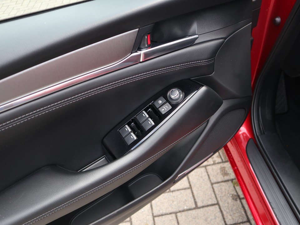 Fahrzeugabbildung Mazda 6 L Exclusive-Line G-165 LEDER-S NAVI el.Sitzv. 360° MATRIX BOSE LogIn