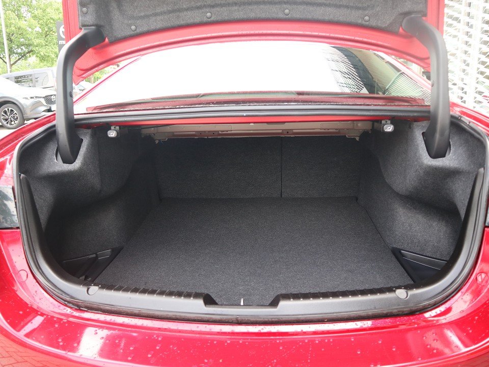 Fahrzeugabbildung Mazda 6 L Exclusive-Line G-165 LEDER-S NAVI el.Sitzv. 360° MATRIX BOSE LogIn