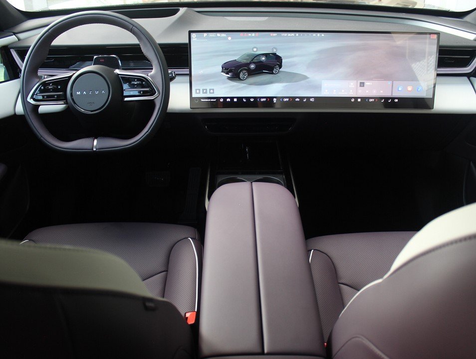 Fahrzeugabbildung Mazda CX-6e EV-258 Takumi Plus DIGI. SPIEGEL 21' PANO