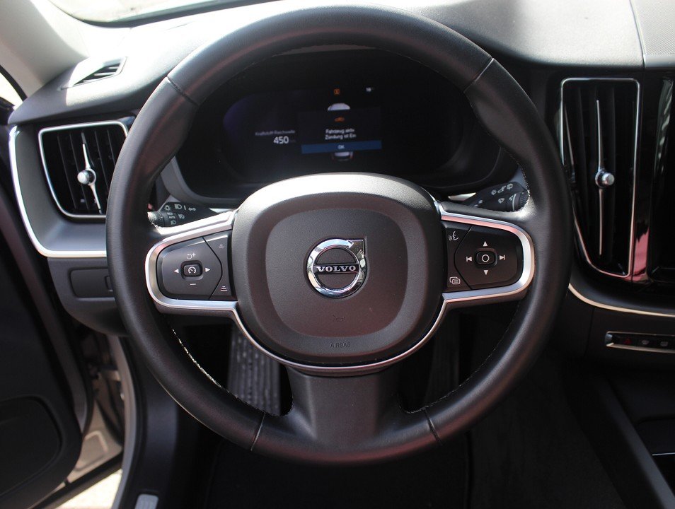Fahrzeugabbildung Volvo XC-60 M-Hybrid B4 AT Core *AHK* NAVI ACAA LED SHZ RFK EPH