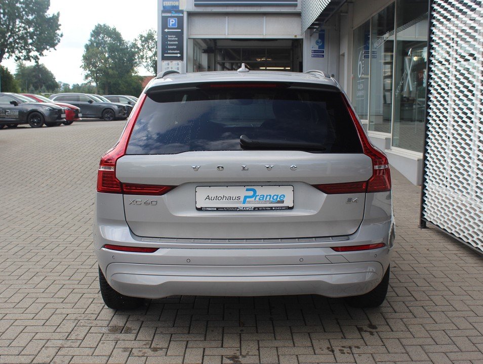 Fahrzeugabbildung Volvo XC-60 M-Hybrid B4 AT Core *AHK* NAVI ACAA LED SHZ RFK EPH