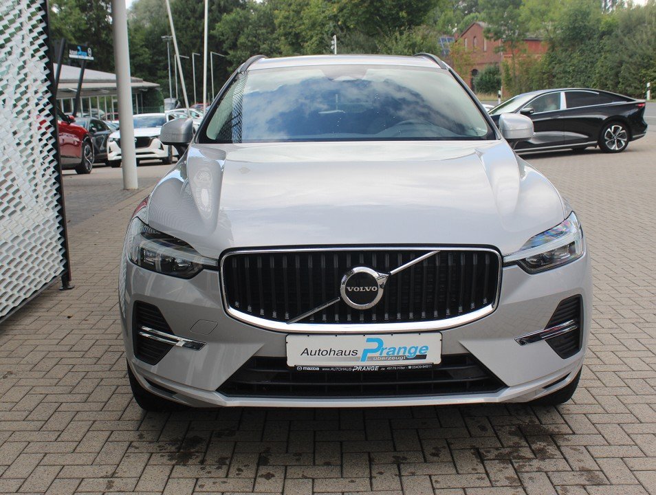 Fahrzeugabbildung Volvo XC-60 M-Hybrid B4 AT Core *AHK* NAVI ACAA LED SHZ RFK EPH