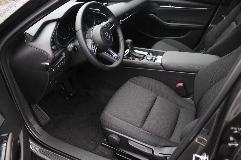 Fahrzeugabbildung Mazda 3 M-Hybrid Homura G-150 AT *November-Aktion* NAVI MRCC HUD 18-Zoll EPH RFK SHZ LogIn