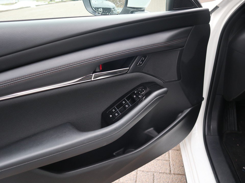 Fahrzeugabbildung Mazda 3 M-Hybrid G-150 Selection NAVI ACAA SHZ HUD MRCC RFK EPH LED