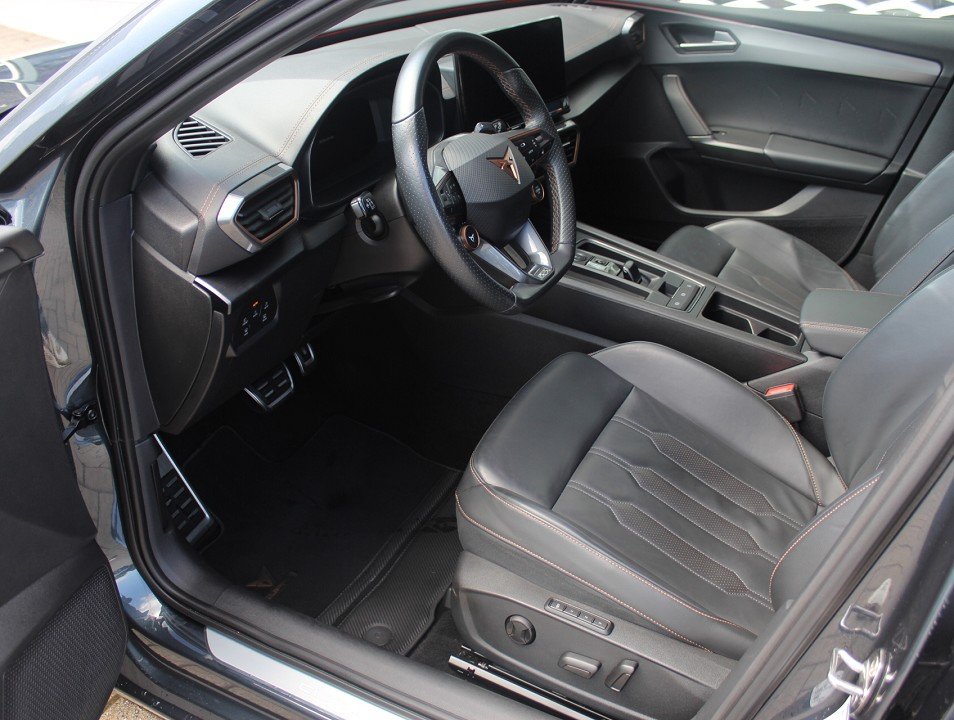 Fahrzeugabbildung CUPRA Leon 2.0 TSI DSG VZ LEDER NAVI BREMBO BEATS ACC DCC