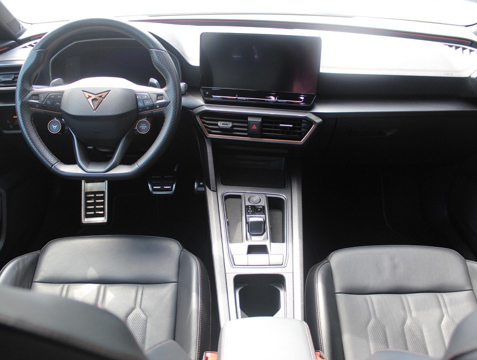 Fahrzeugabbildung CUPRA Leon 2.0 TSI DSG VZ LEDER NAVI BREMBO BEATS ACC DCC