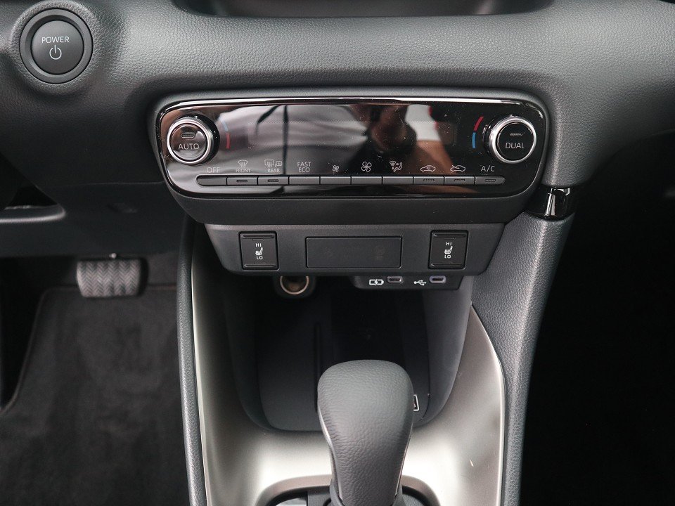 Fahrzeugabbildung Mazda 2 Hybrid Homura 1.5L VVT-i 116 PS CVT ACAA RFK EPH SHZ LHZ LogIn MRCC