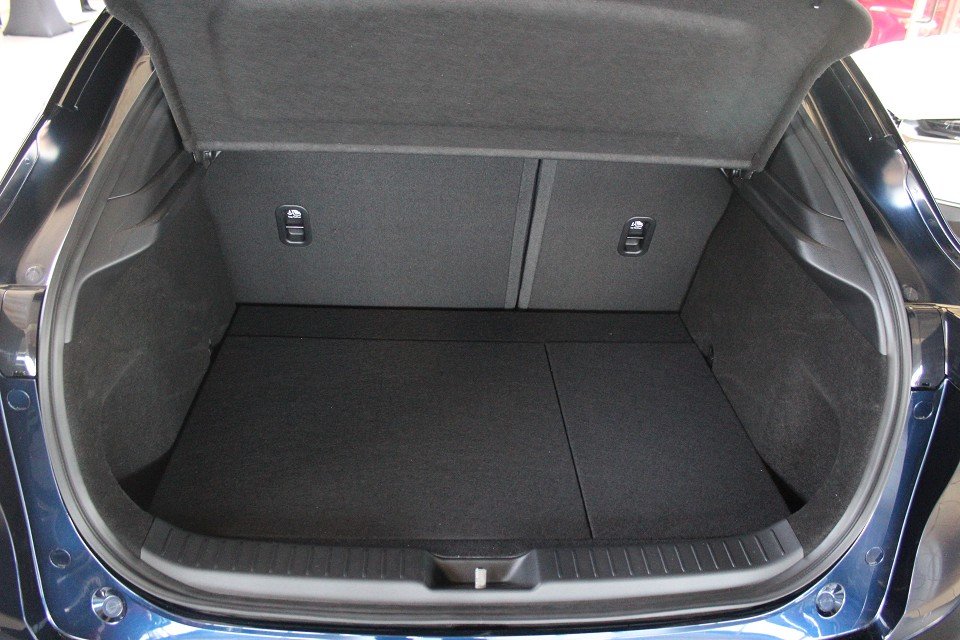 Fahrzeugabbildung Mazda CX-30 M-Hybrid G-150 Homura NAVI ACAA LED SHZ RFK LogIn 18-Zoll