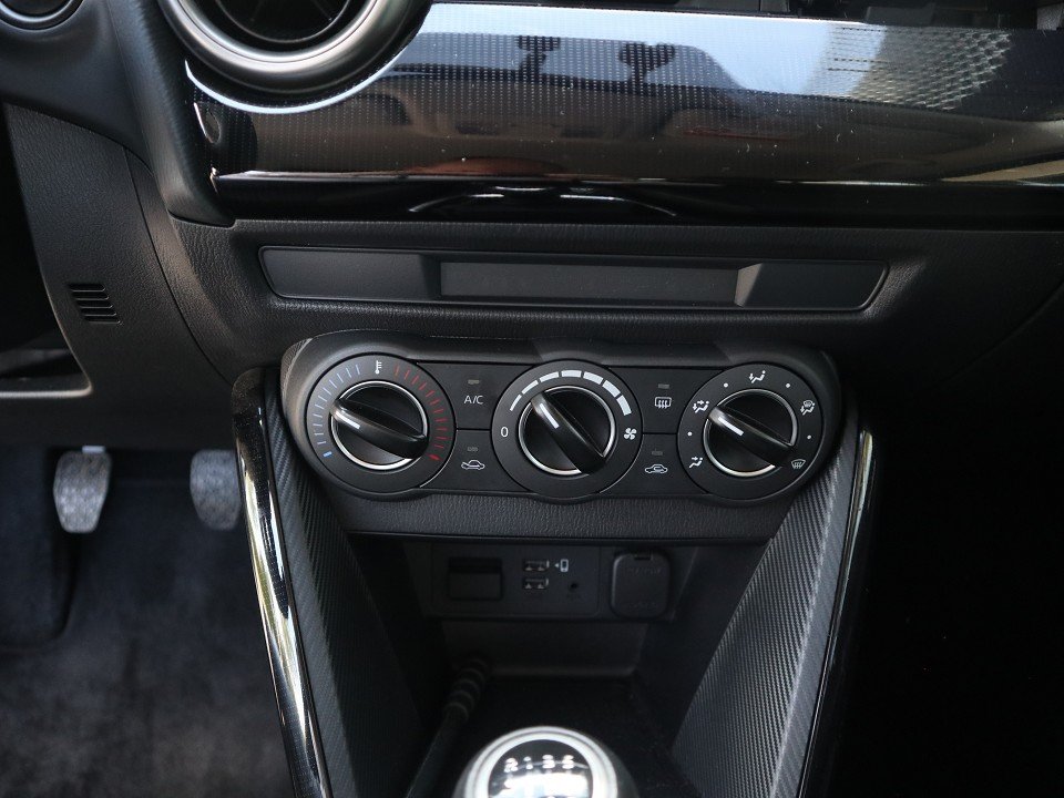 Fahrzeugabbildung Mazda 2 M-Hybrid Center-Line G-90 Allwetter LED KLIMA ACAA DAB+ Tempo