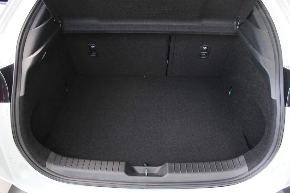Fahrzeugabbildung Mazda MX-30 EV Advantage Modern Confidence Allwetter NAVI el. Sitzv. SHZ RFK MATRIX