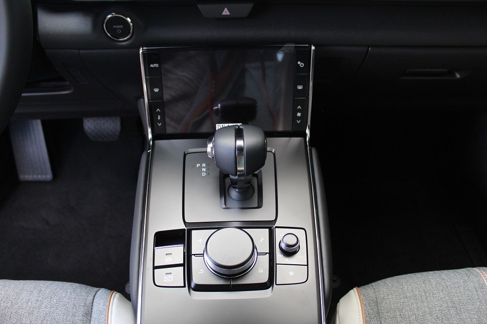 Fahrzeugabbildung Mazda MX-30 EV Advantage Modern Confidence Allwetter NAVI el. Sitzv. SHZ RFK MATRIX