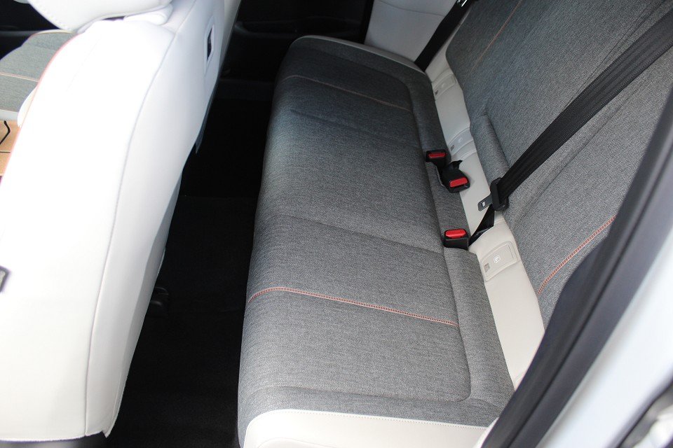 Fahrzeugabbildung Mazda MX-30 EV Advantage Modern Confidence Allwetter NAVI el. Sitzv. SHZ RFK MATRIX