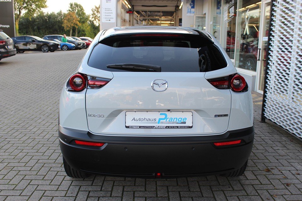 Fahrzeugabbildung Mazda MX-30 EV Advantage Modern Confidence Allwetter NAVI el. Sitzv. SHZ RFK MATRIX