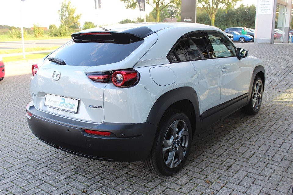 Fahrzeugabbildung Mazda MX-30 EV Advantage Modern Confidence Allwetter NAVI el. Sitzv. SHZ RFK MATRIX