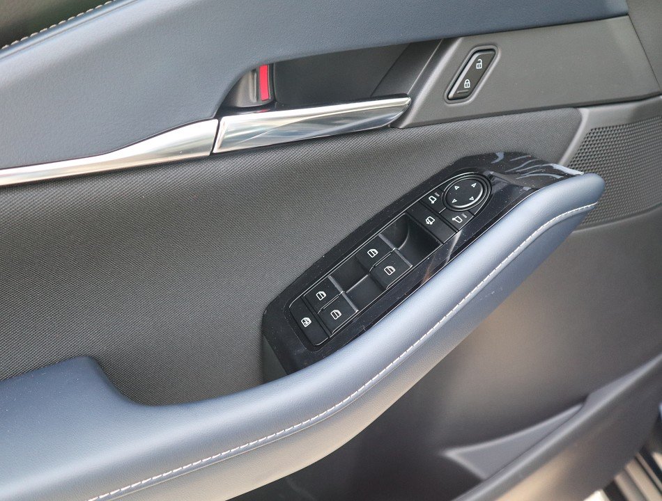 Fahrzeugabbildung Mazda CX-30 M-Hybrid G-150 Selection DES-P ACT-P AHK MATRIX 360° EPH SHZ LHZ LogIn