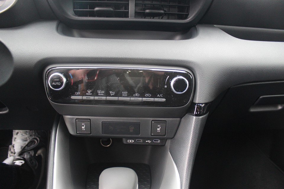 Fahrzeugabbildung Mazda 2 Hybrid 1.5L VVT-i 116 PS CVT Centre-Line *Sofort*Aktion* ACAA RFK MRCC ALU DAB SHZ Bluetooth
