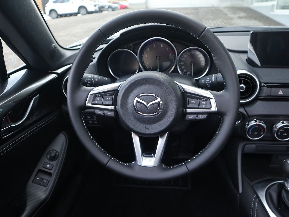 Fahrzeugabbildung Mazda MX-5 2027 G-136 Yakudo RECARO BILSTEIN NAVI ACAA RFK MATRIX