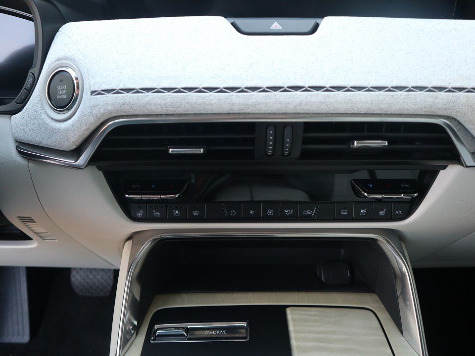 Fahrzeugabbildung Mazda CX-60 Takumi D-254 AWD AT PRE-COM-P CON-P DA-P PAN-P Leder el.Sitzv. 360° BOSE MATRIX