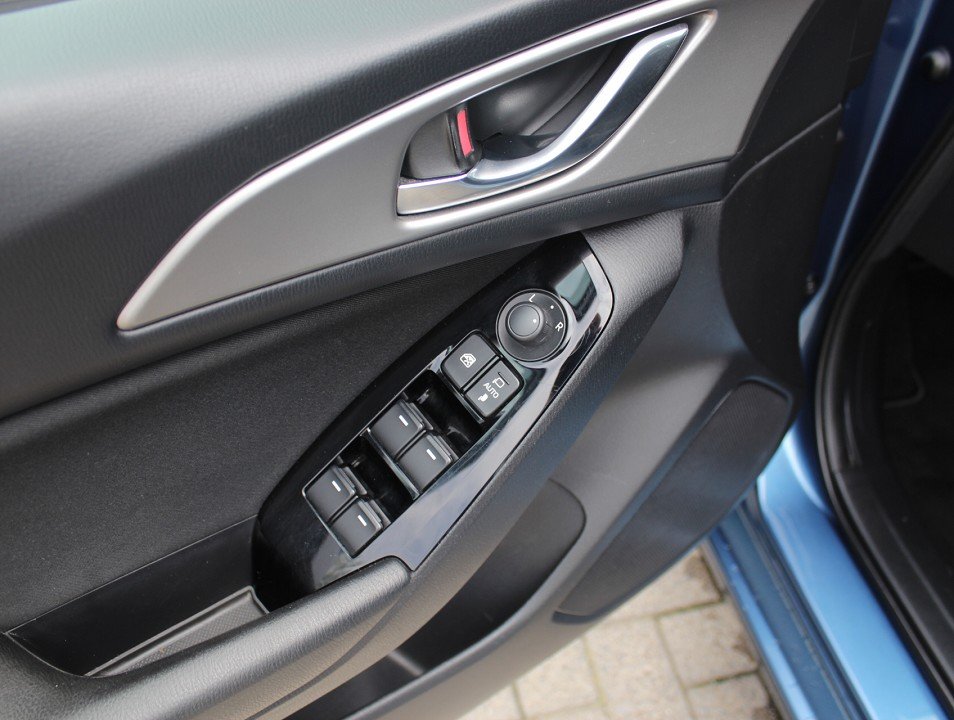 Fahrzeugabbildung Mazda 3 G-120 Exclusive-Line LED EPH SHZ LHZ MZD TEMPOMAT
