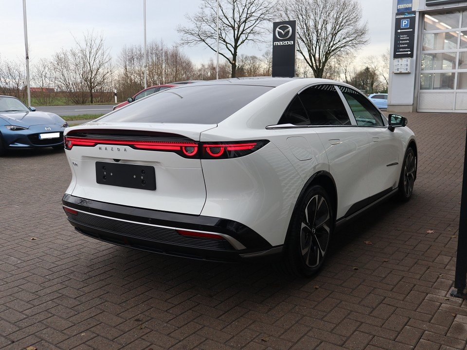 Fahrzeugabbildung Mazda 6E EV-245 Long Range Takumi Plus LEDER PANO NAVI ACAA 360° HUD SHZ