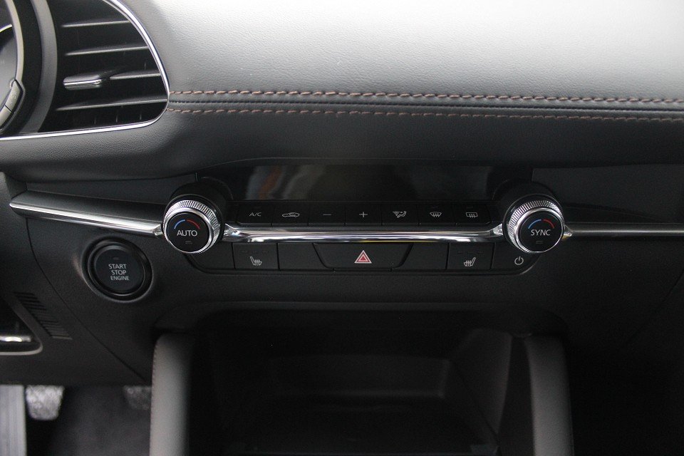 Fahrzeugabbildung Mazda 3 FB M-Hybrid X-186 AT Exclusive-Line GSD *Sofort* NAVI ACAA HUD MATRIX MRCC SHZ BOSE 360°