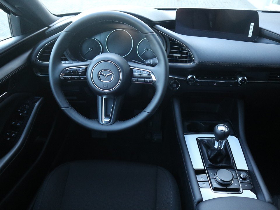 Fahrzeugabbildung Mazda 3 M-Hybrid G-140 Centre-Line DESI *Winter-Aktion* NAVI ACAA SHZ HUD RFK MATRIX