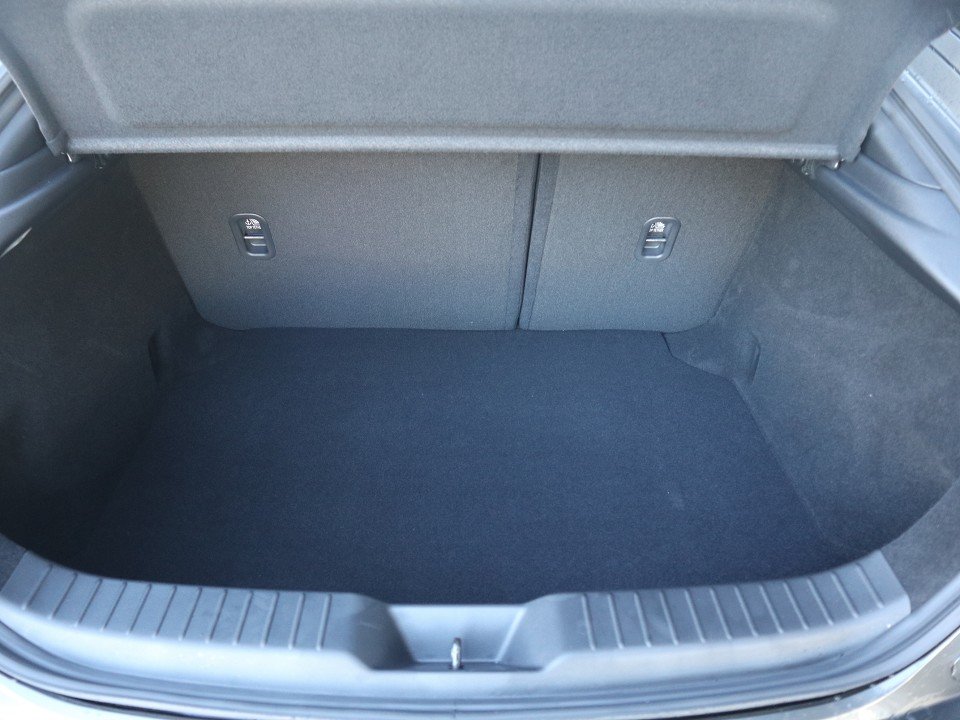 Fahrzeugabbildung Mazda 3 M-Hybrid G-140 Centre-Line DESI *Winter-Aktion* NAVI ACAA SHZ HUD RFK MATRIX