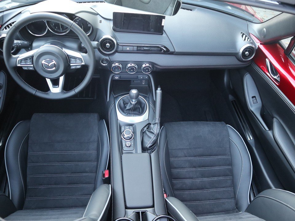 Fahrzeugabbildung Mazda MX-5 2027 RF RHT G-136 Homura Recaro Bilstein Brembo Matrix SCBS