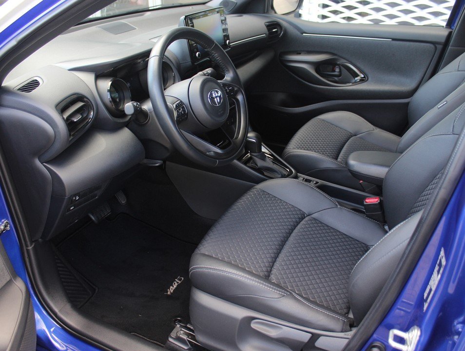 Fahrzeugabbildung Toyota Yaris Hybrid 1.5 Dual-VVT-iE Style Teil-Leder LED RKF SHZ ACAA