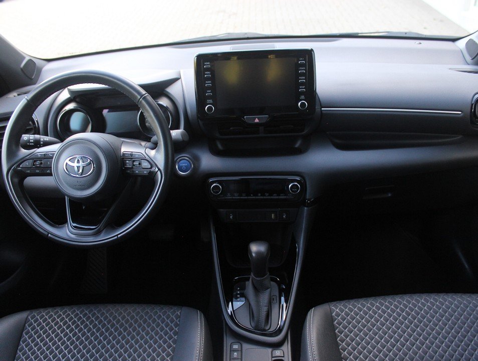 Fahrzeugabbildung Toyota Yaris Hybrid 1.5 Dual-VVT-iE Style Teil-Leder LED RKF SHZ ACAA