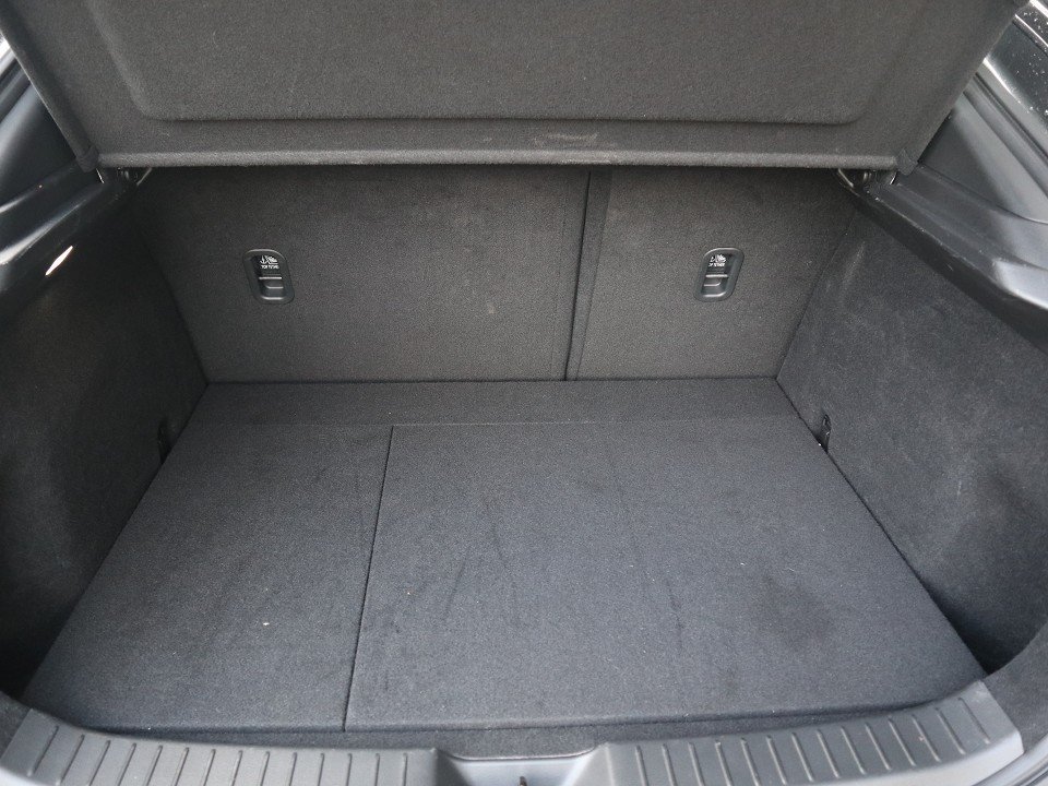 Fahrzeugabbildung Mazda CX-30 M-Hybrid G-140 AT Takumi LEDER-S *Dezember-Aktion* Allwetter el.Sitzv. BOSE MATRIX 360°