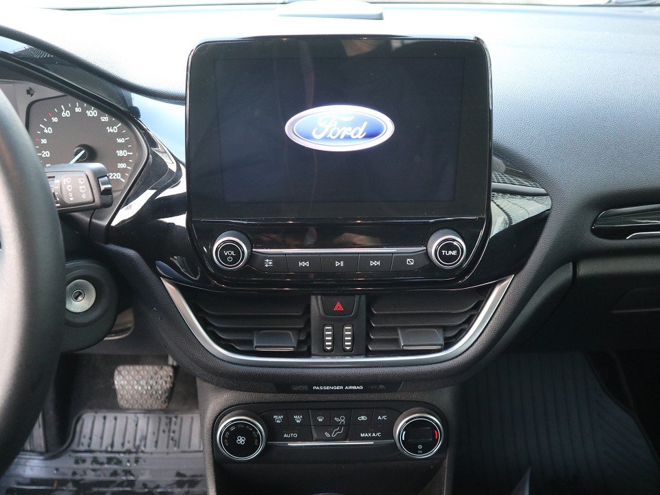 Fahrzeugabbildung Ford Fiesta 1.0 EcoBoost AT Titanium NAVI RFK EPH BLUETOOTH ALU DAB