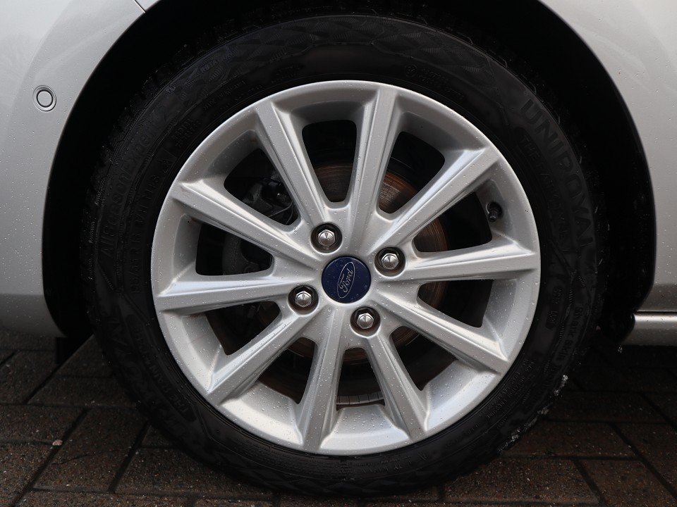 Fahrzeugabbildung Ford Fiesta 1.0 EcoBoost AT Titanium NAVI RFK EPH BLUETOOTH ALU DAB