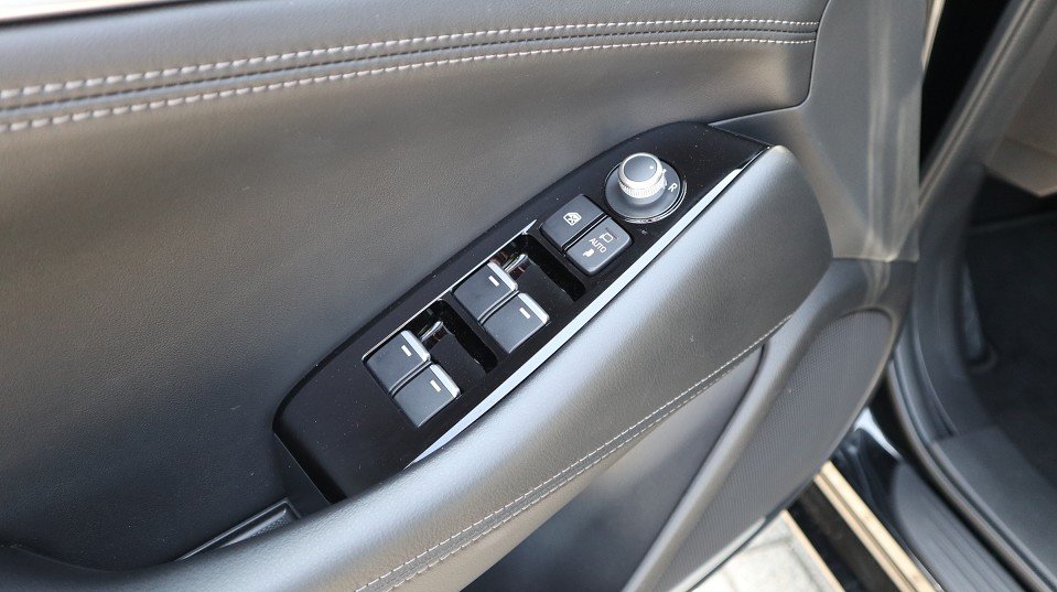 Fahrzeugabbildung Mazda 6 Exclusive-Line G-194 AT Allwetter 360° MATRIX BOSE LogIn